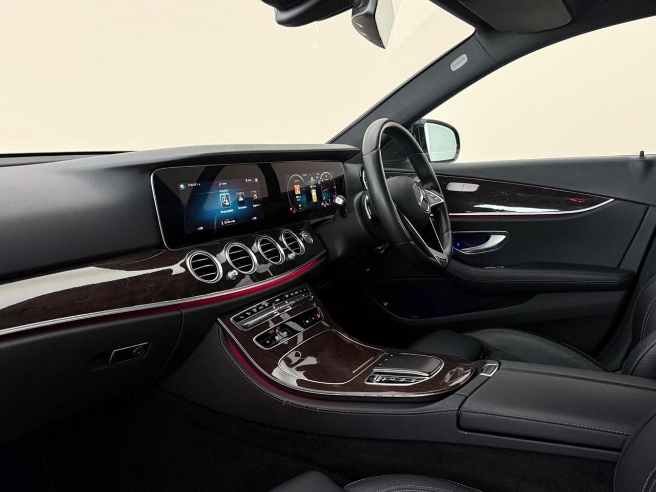 Mercedes-Benz E Class thumbnail Interior Front