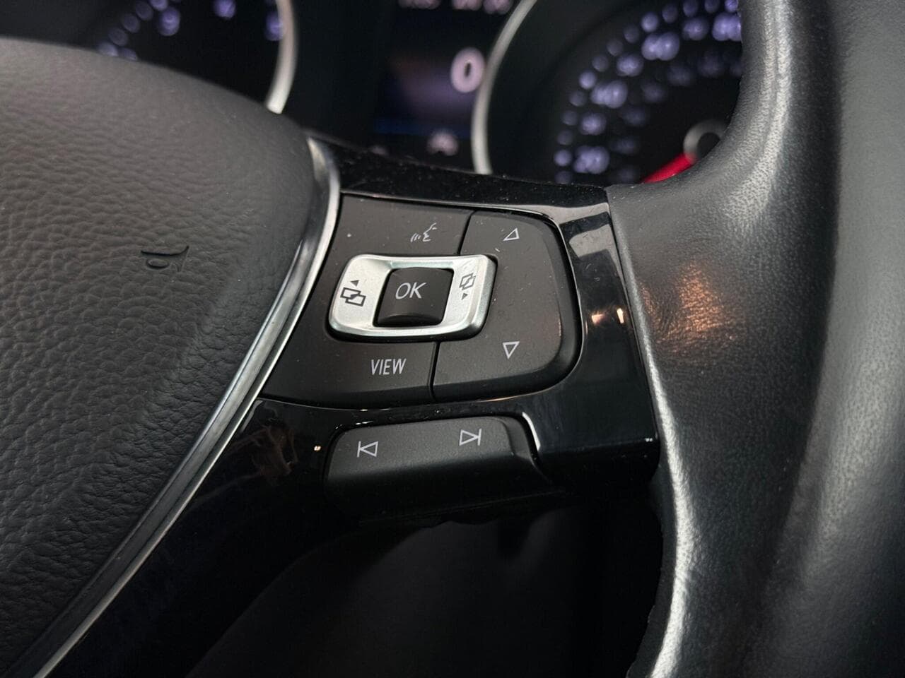Volkswagen Tiguan thumbnail Misc Controls