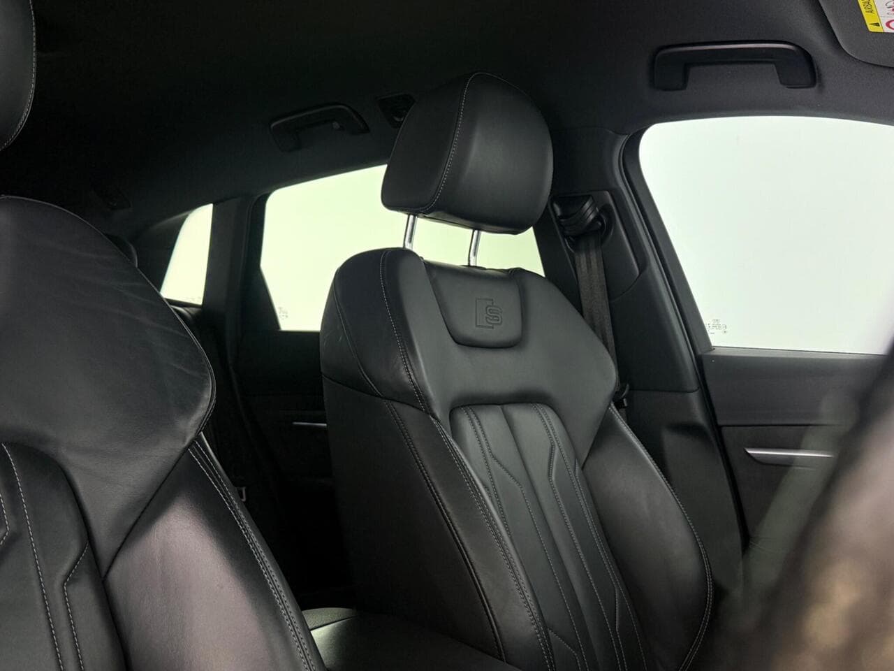 Audi e-tron thumbnail Seat Driver