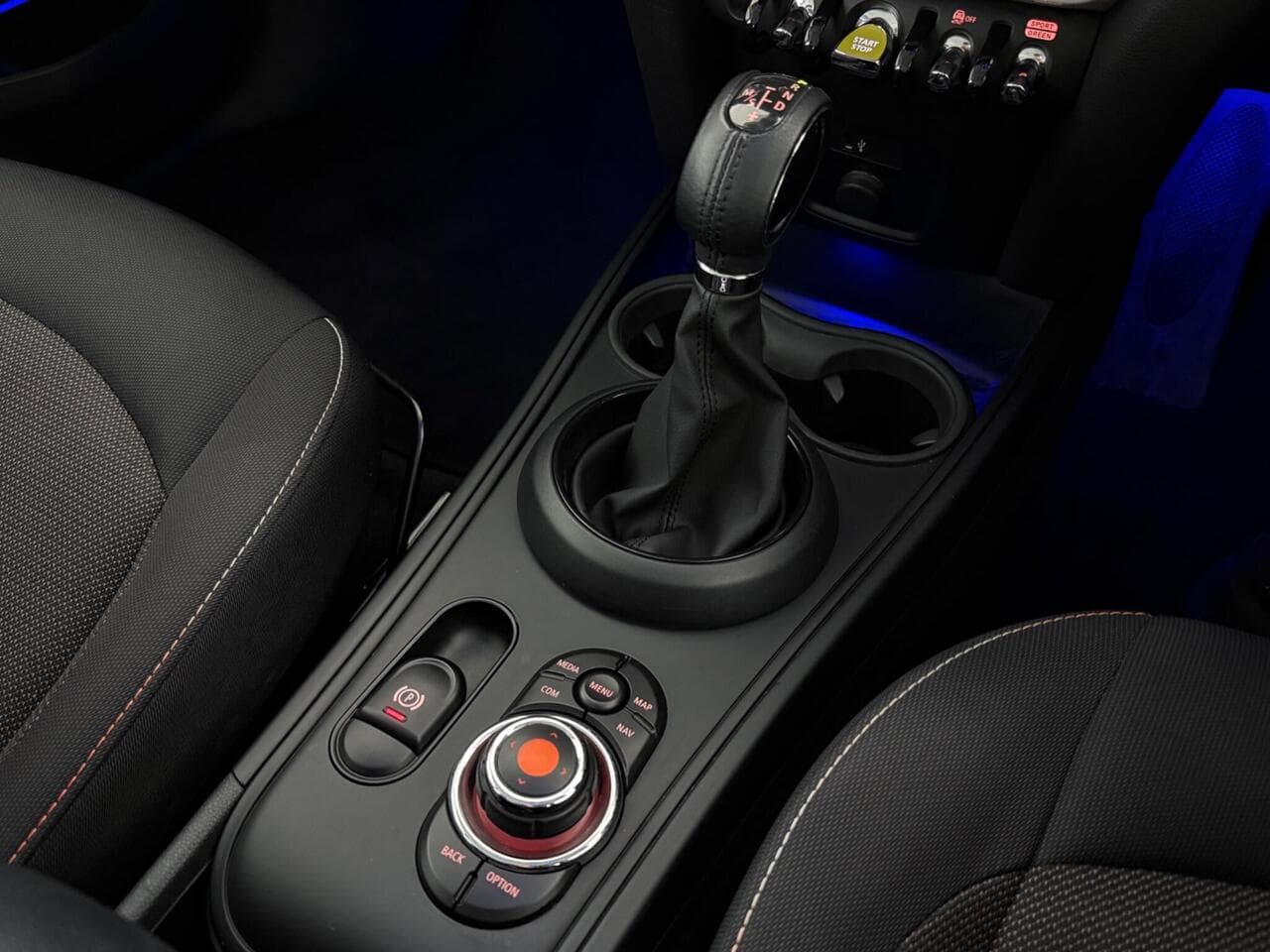 MINI Countryman thumbnail Interior Front