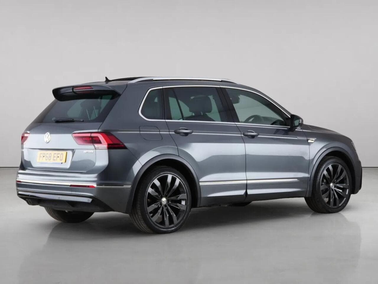 Volkswagen Tiguan thumbnail Rear Right
