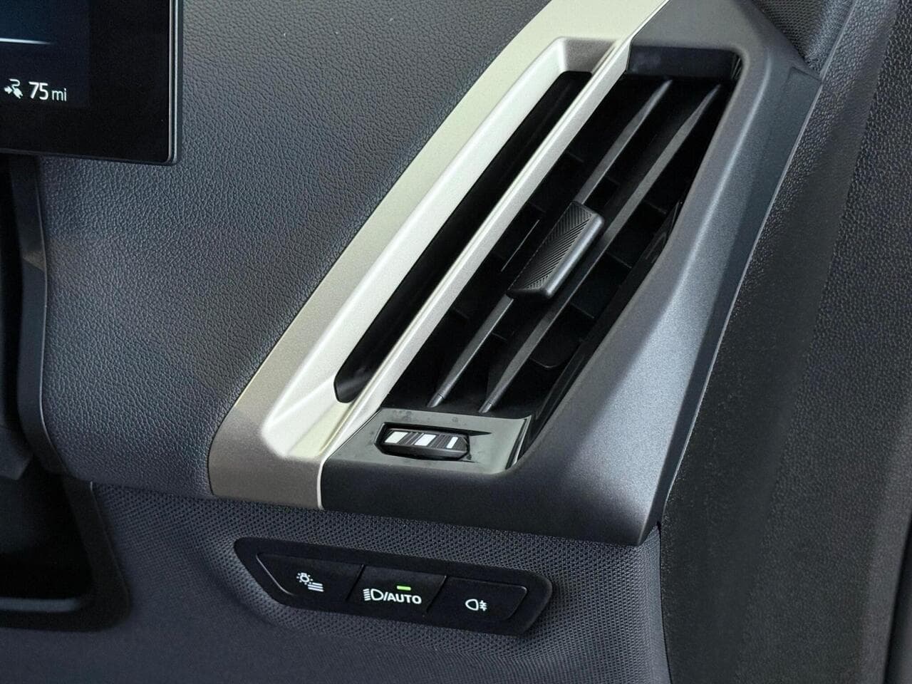BMW iX thumbnail Misc Controls