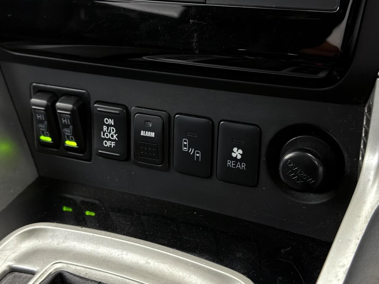 Mitsubishi Shogun Sport thumbnail Misc Controls