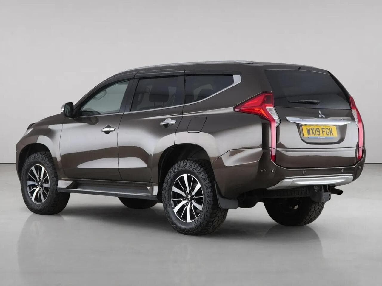 Mitsubishi Shogun Sport thumbnail Rear Left