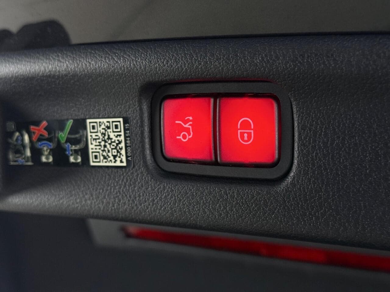 Mercedes-Benz C Class thumbnail Misc Controls