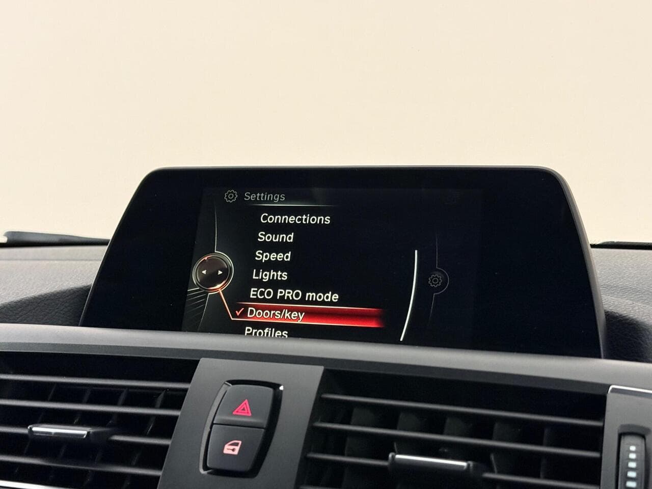 BMW 1 Series thumbnail Infotainment System