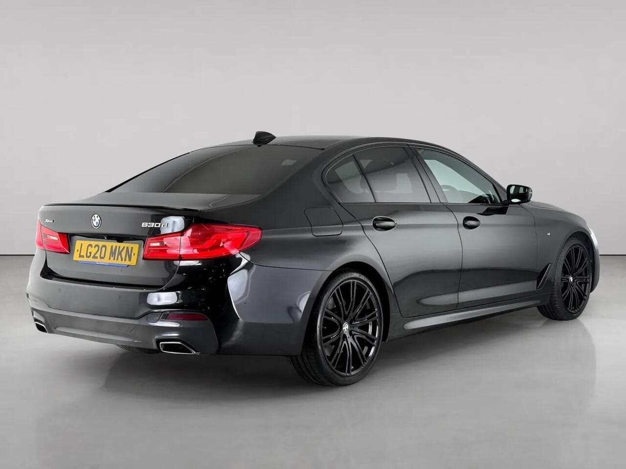 BMW 5 Series thumbnail Rear Right