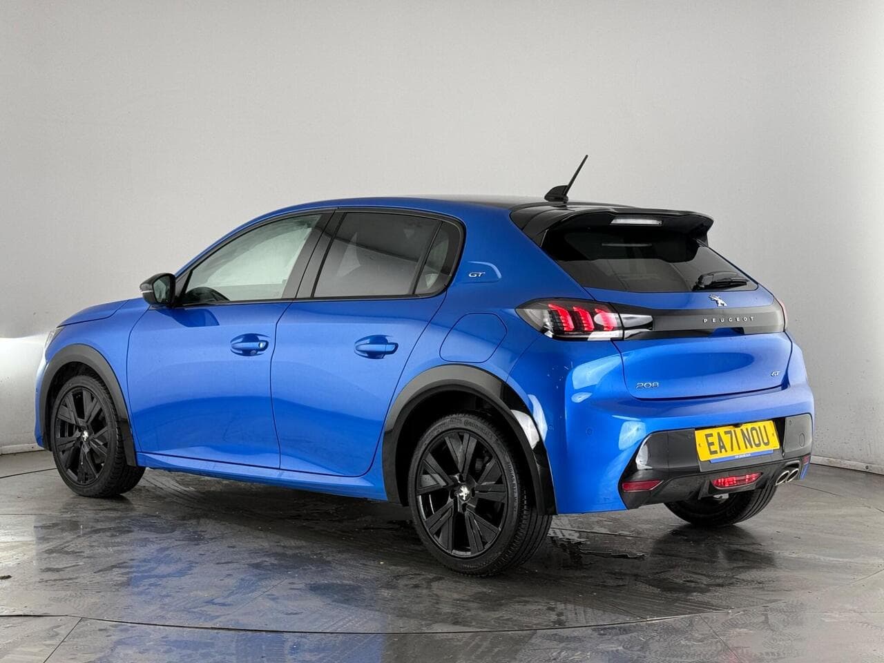 Peugeot 208 thumbnail Rear Left