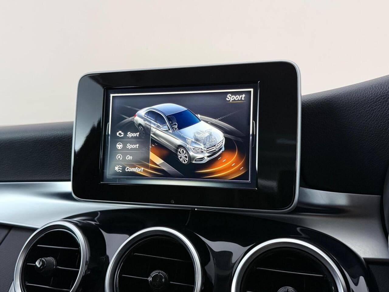Mercedes-Benz C Class thumbnail Infotainment System