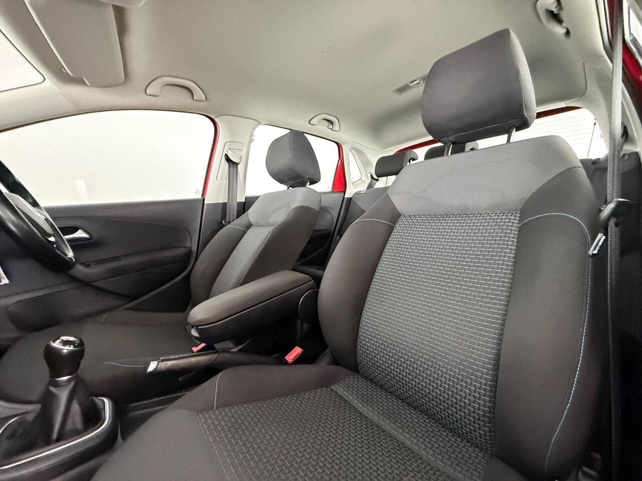 Volkswagen Polo thumbnail Seat Front Passenger
