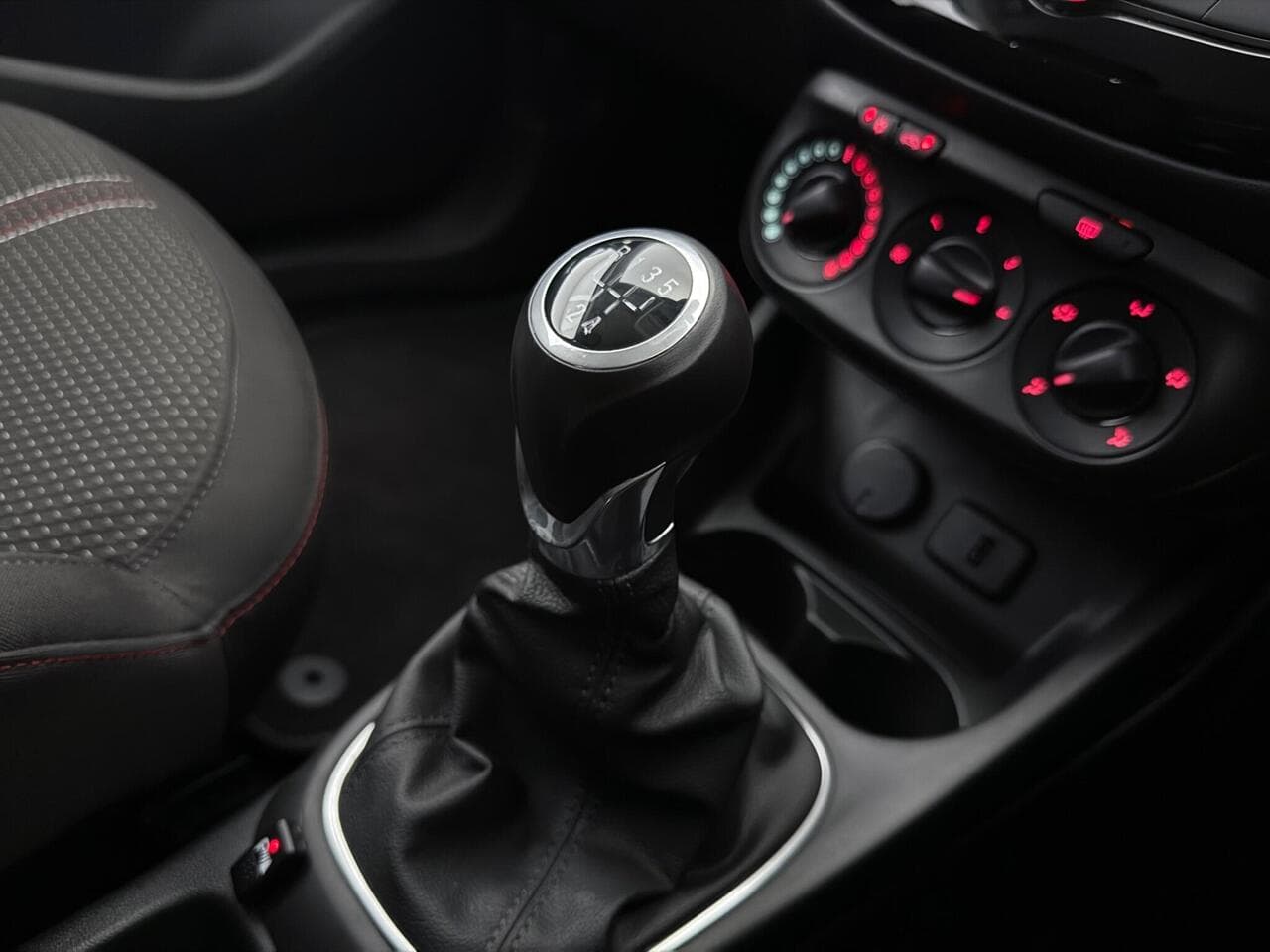 Vauxhall Corsa thumbnail Interior Front