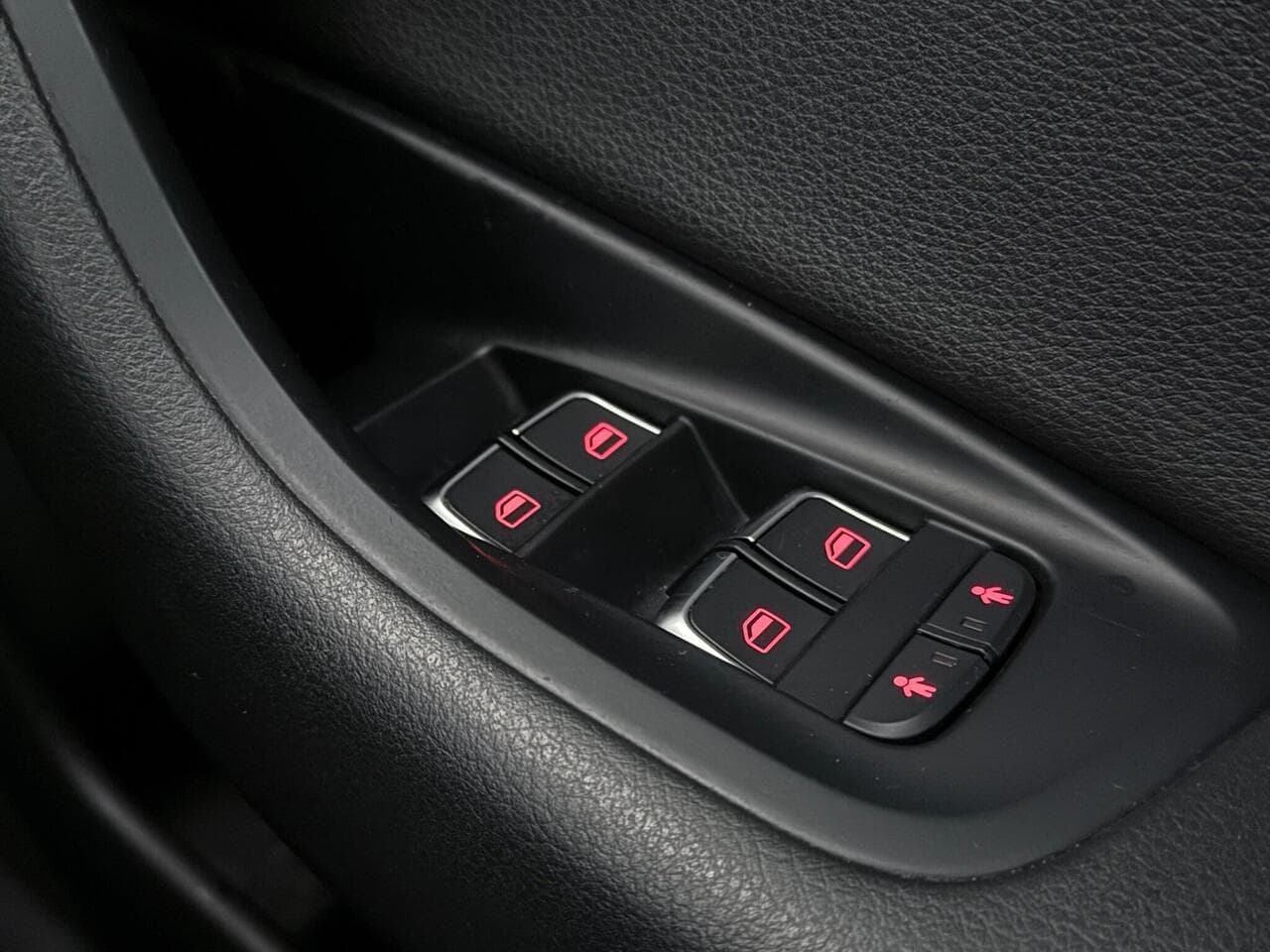 Audi A6 Saloon thumbnail Misc Controls