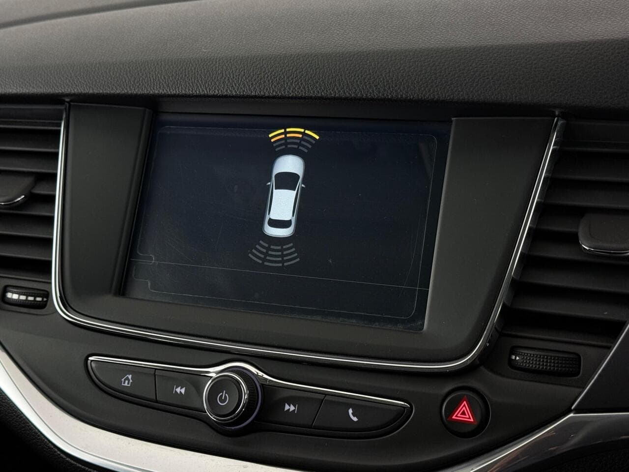 Vauxhall Astra thumbnail Infotainment System