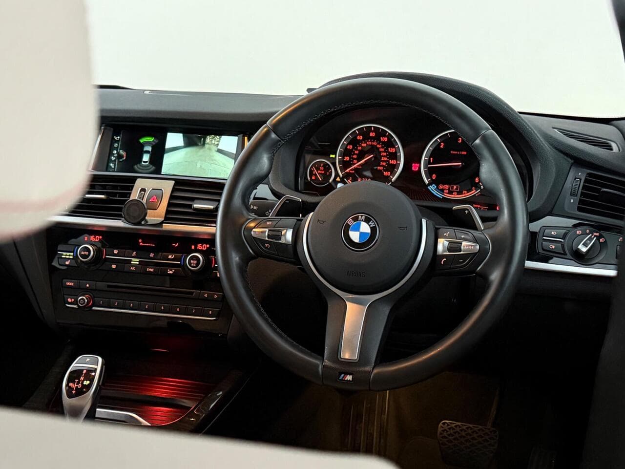 BMW X4 thumbnail Steering Wheel
