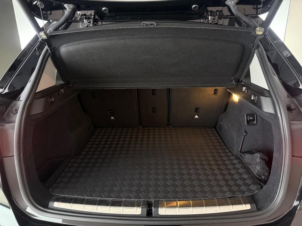 BMW X1 thumbnail Boot