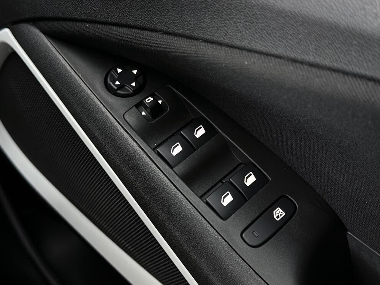 Vauxhall Crossland X thumbnail Misc Controls
