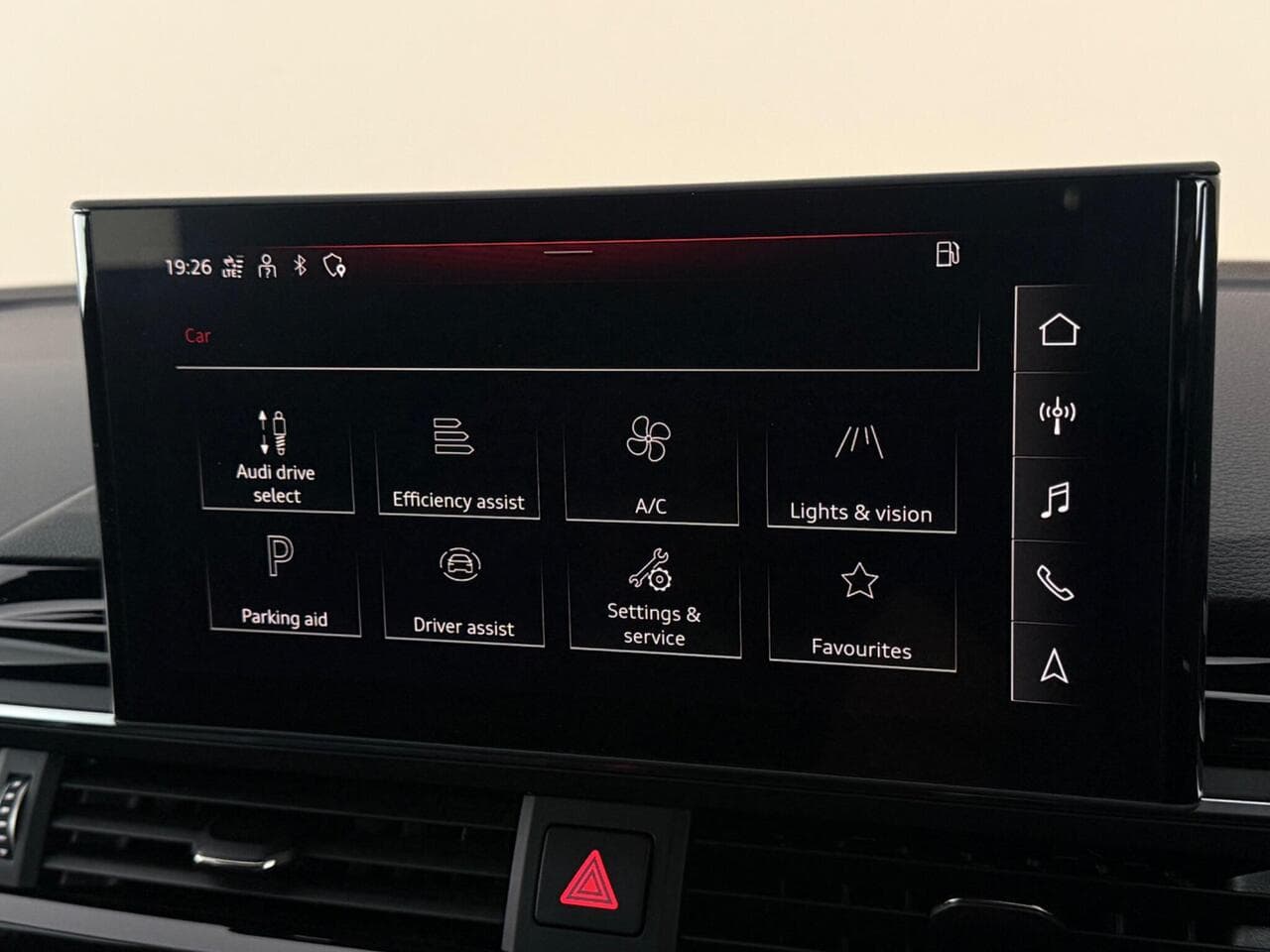 Audi A4 Avant thumbnail Infotainment System