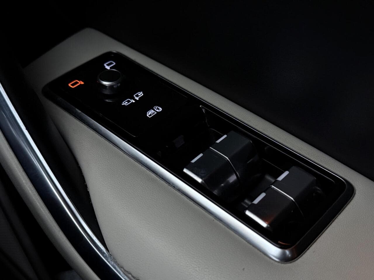 Jaguar F-PACE thumbnail Misc Controls