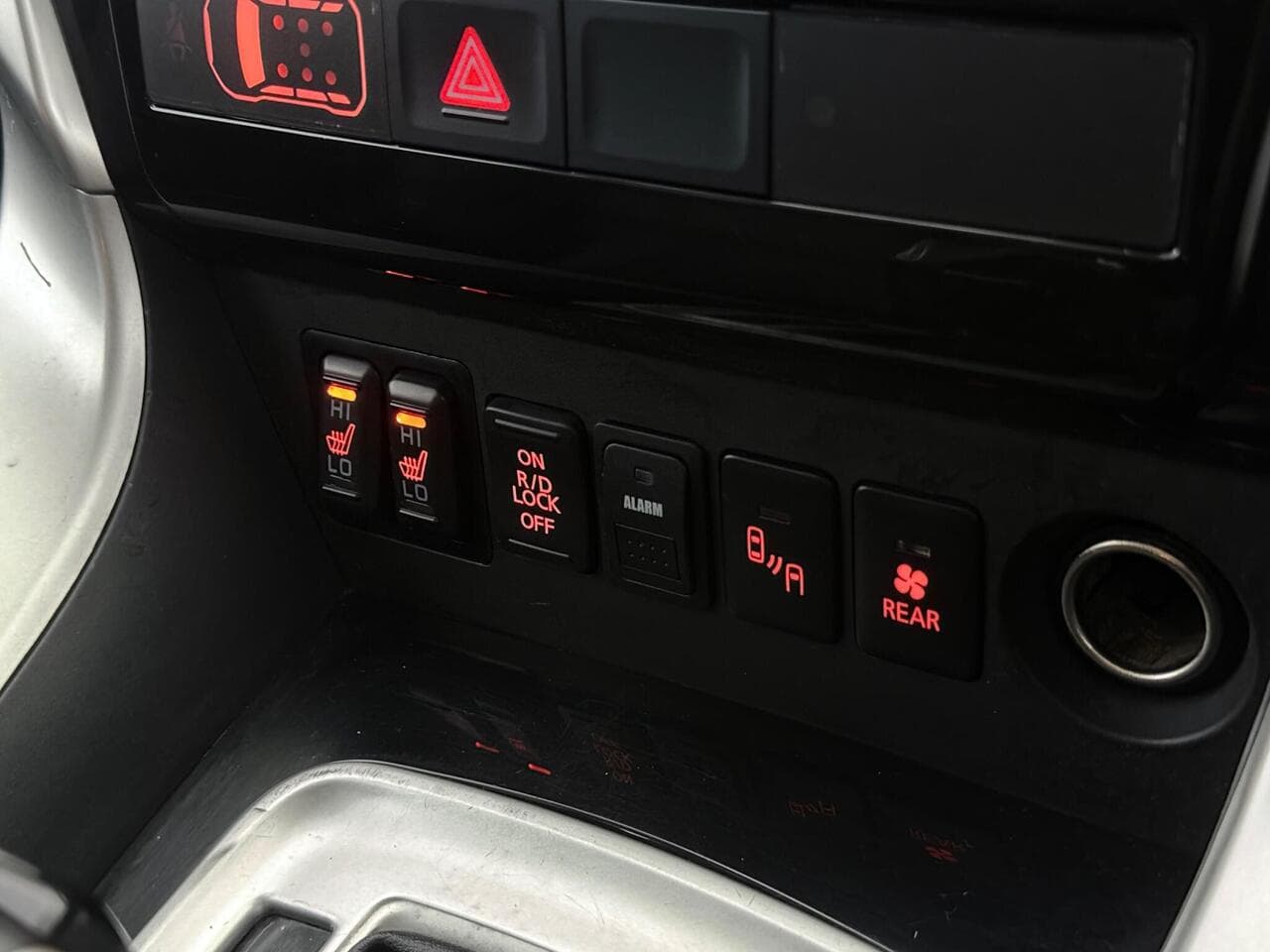 Mitsubishi Shogun Sport thumbnail Misc Controls