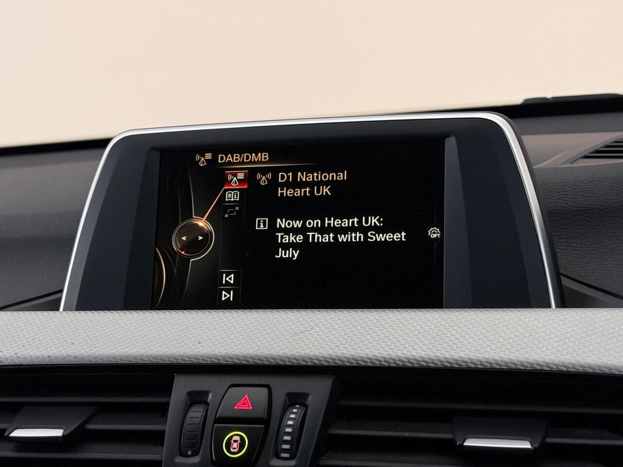 BMW X1 thumbnail Infotainment System