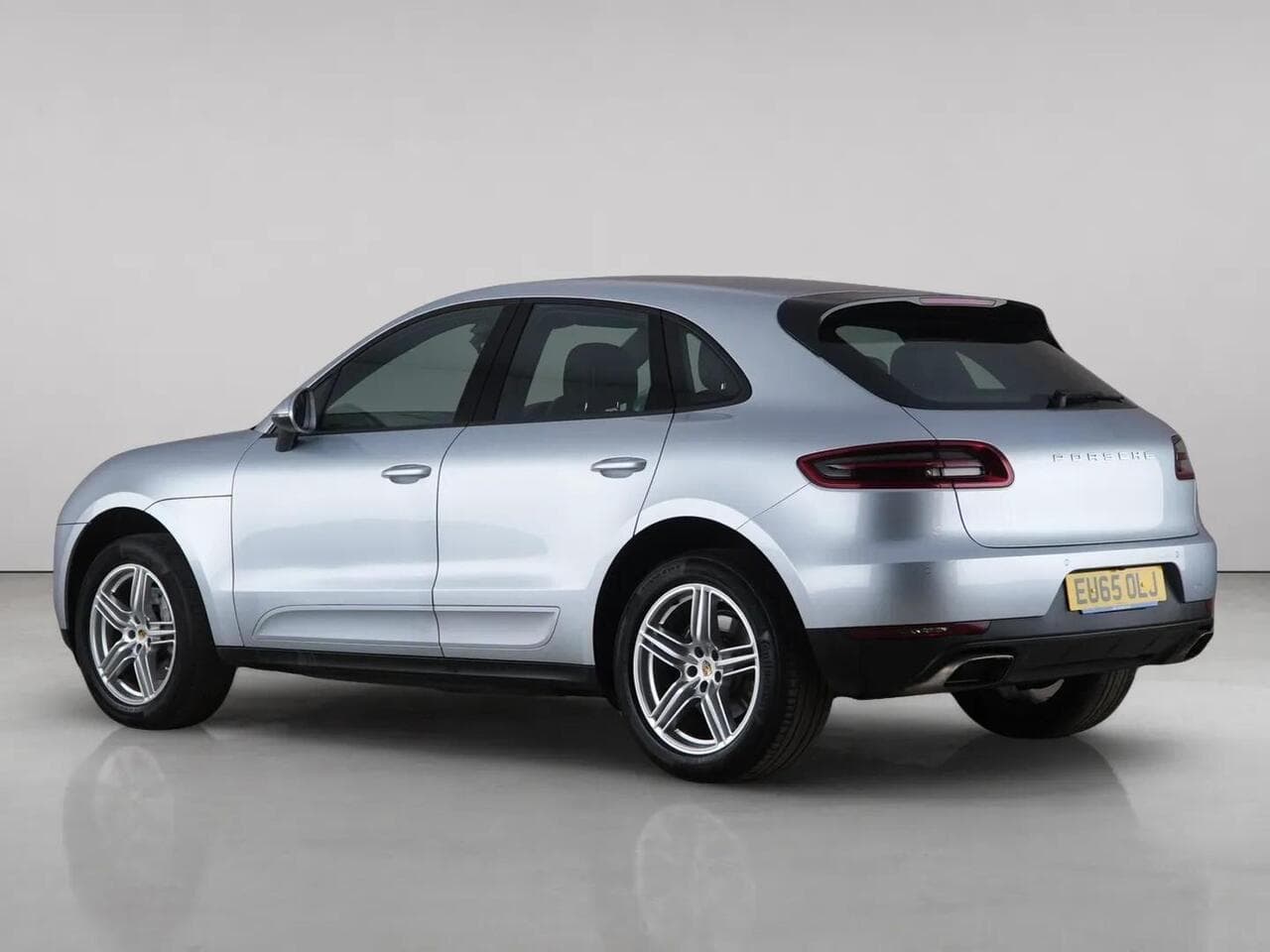 Porsche Macan thumbnail Rear Left