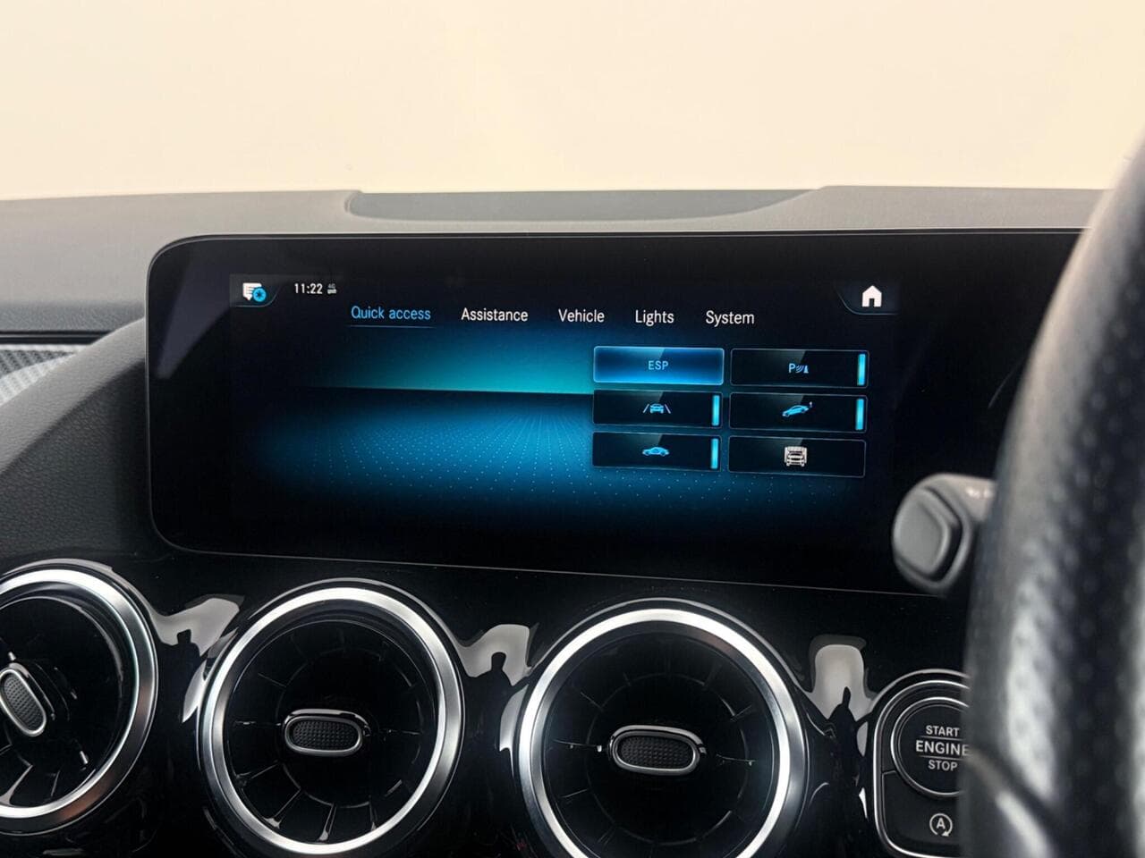 Mercedes-Benz GLA thumbnail Infotainment System