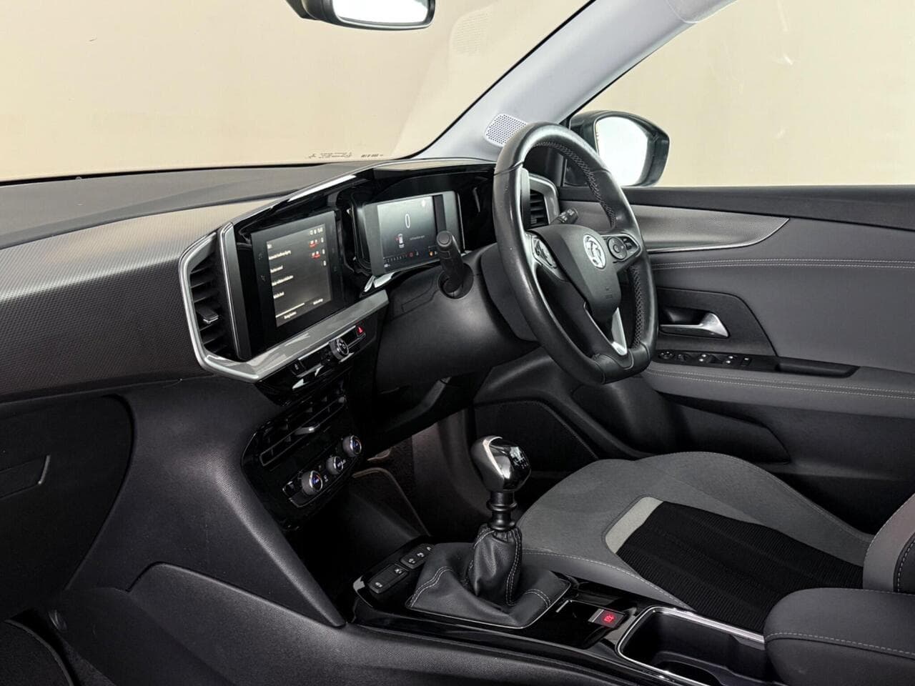 Vauxhall Mokka thumbnail Interior Front