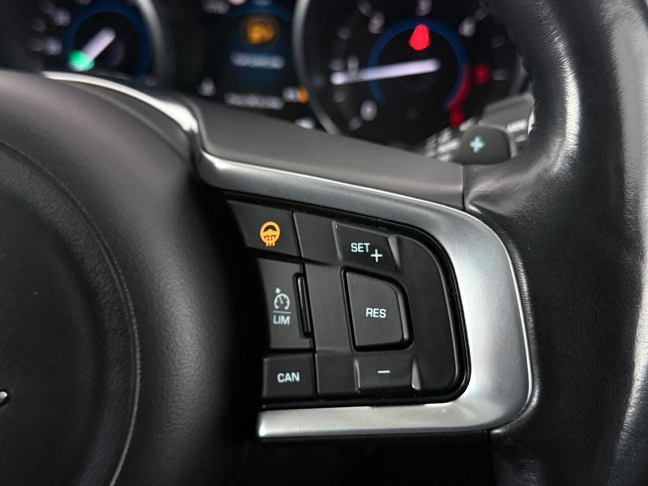 Jaguar F-PACE thumbnail Misc Controls