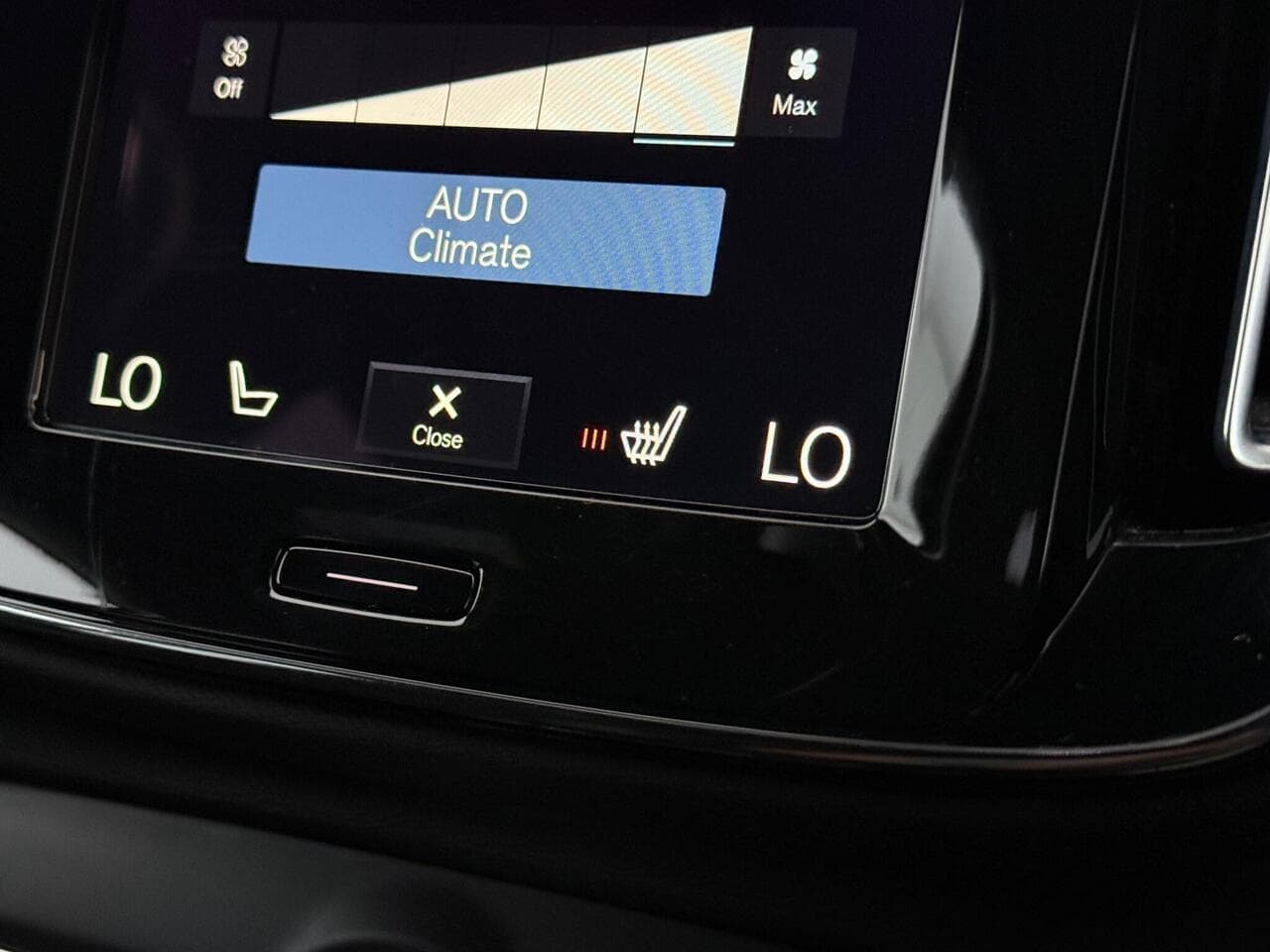Volvo XC40 thumbnail Infotainment System