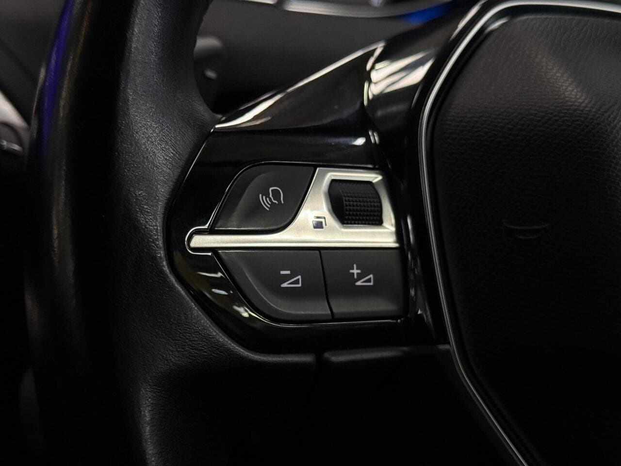 Peugeot 3008 thumbnail Misc Controls
