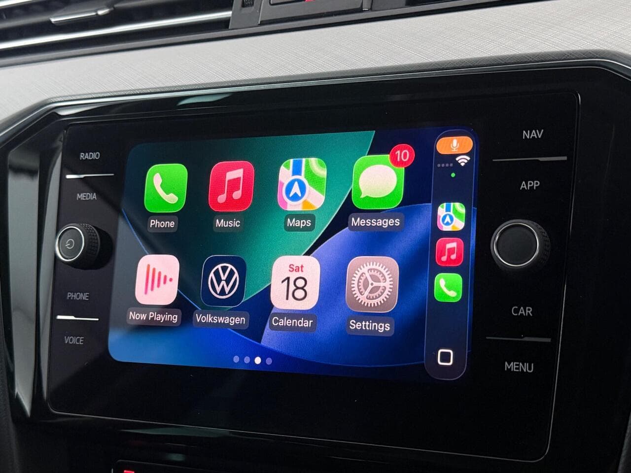 Volkswagen Passat thumbnail Infotainment System
