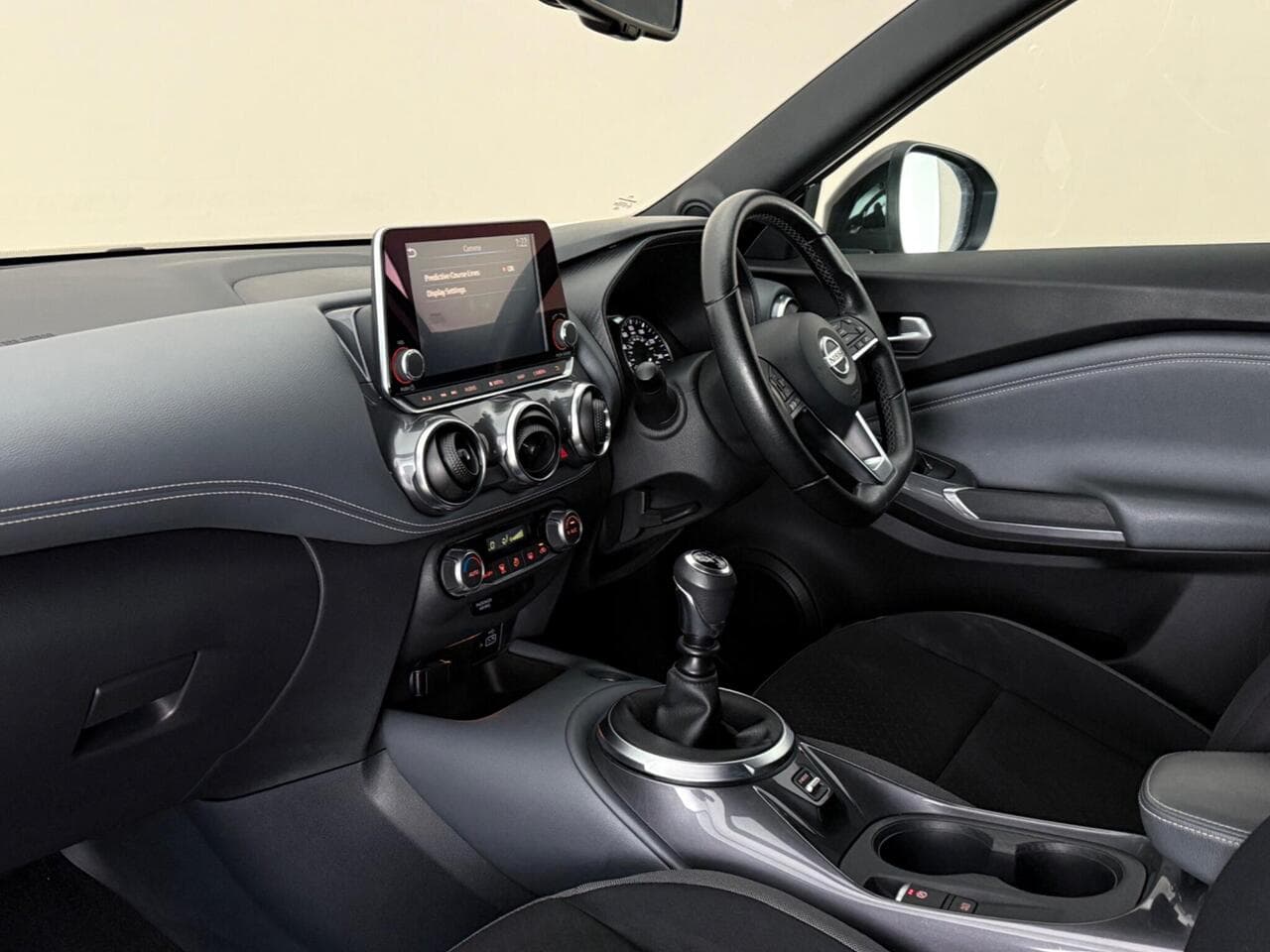 Nissan Juke thumbnail Interior Front