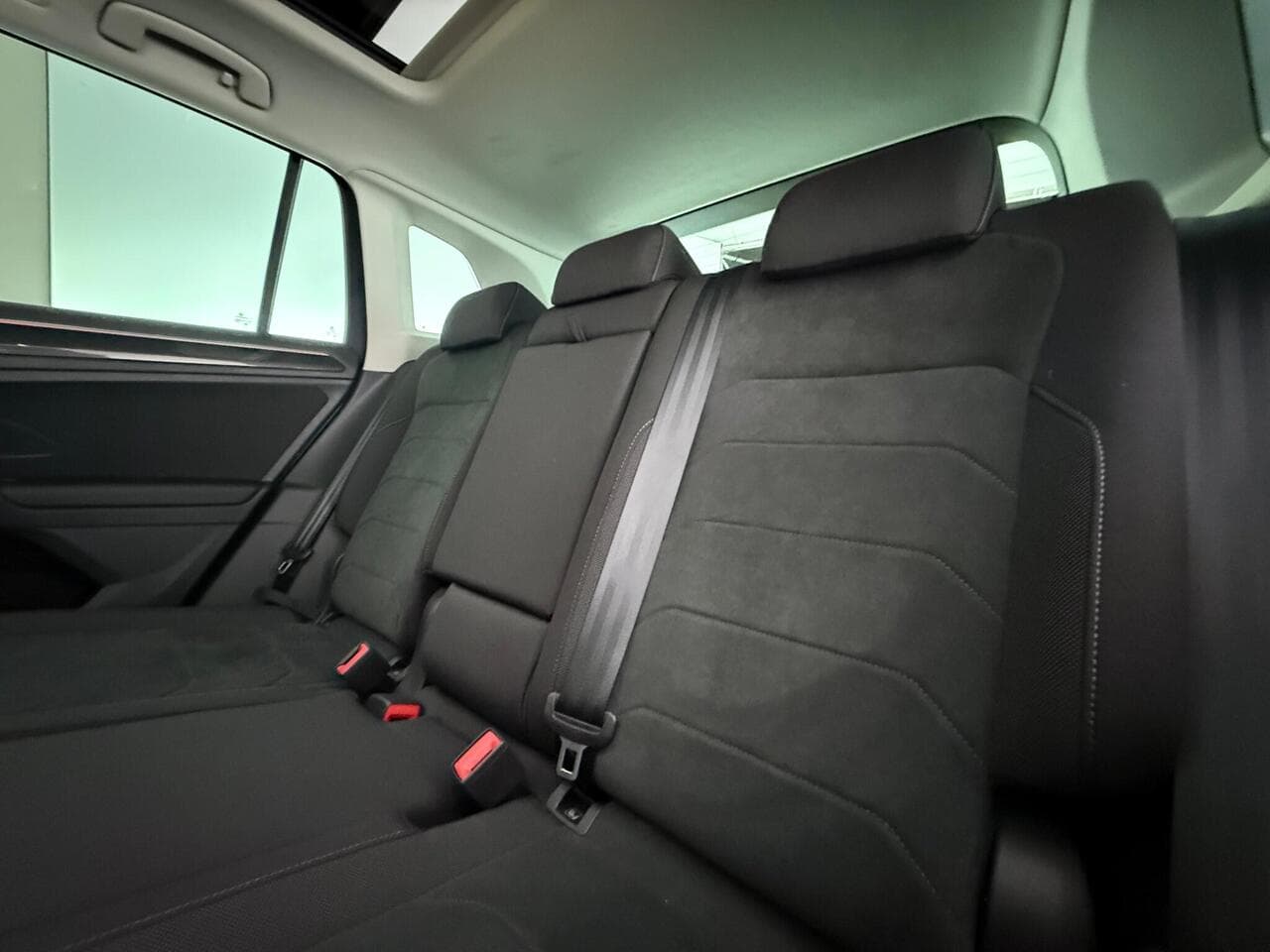 Volkswagen Tiguan thumbnail Seats Rear