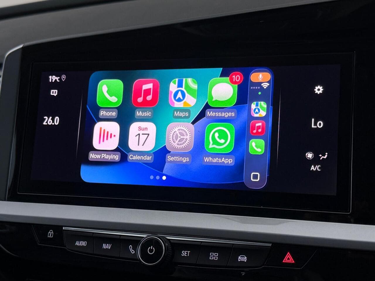 Vauxhall Grandland thumbnail Infotainment System