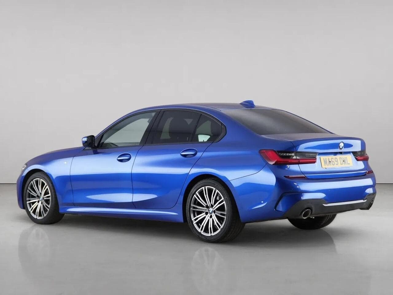 BMW 3 Series thumbnail Rear Left