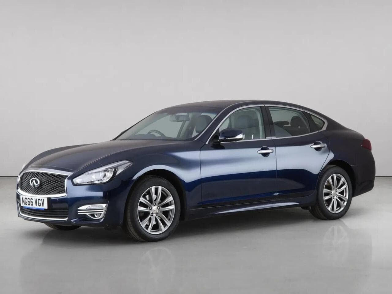 Infiniti Q70 thumbnail Front Left