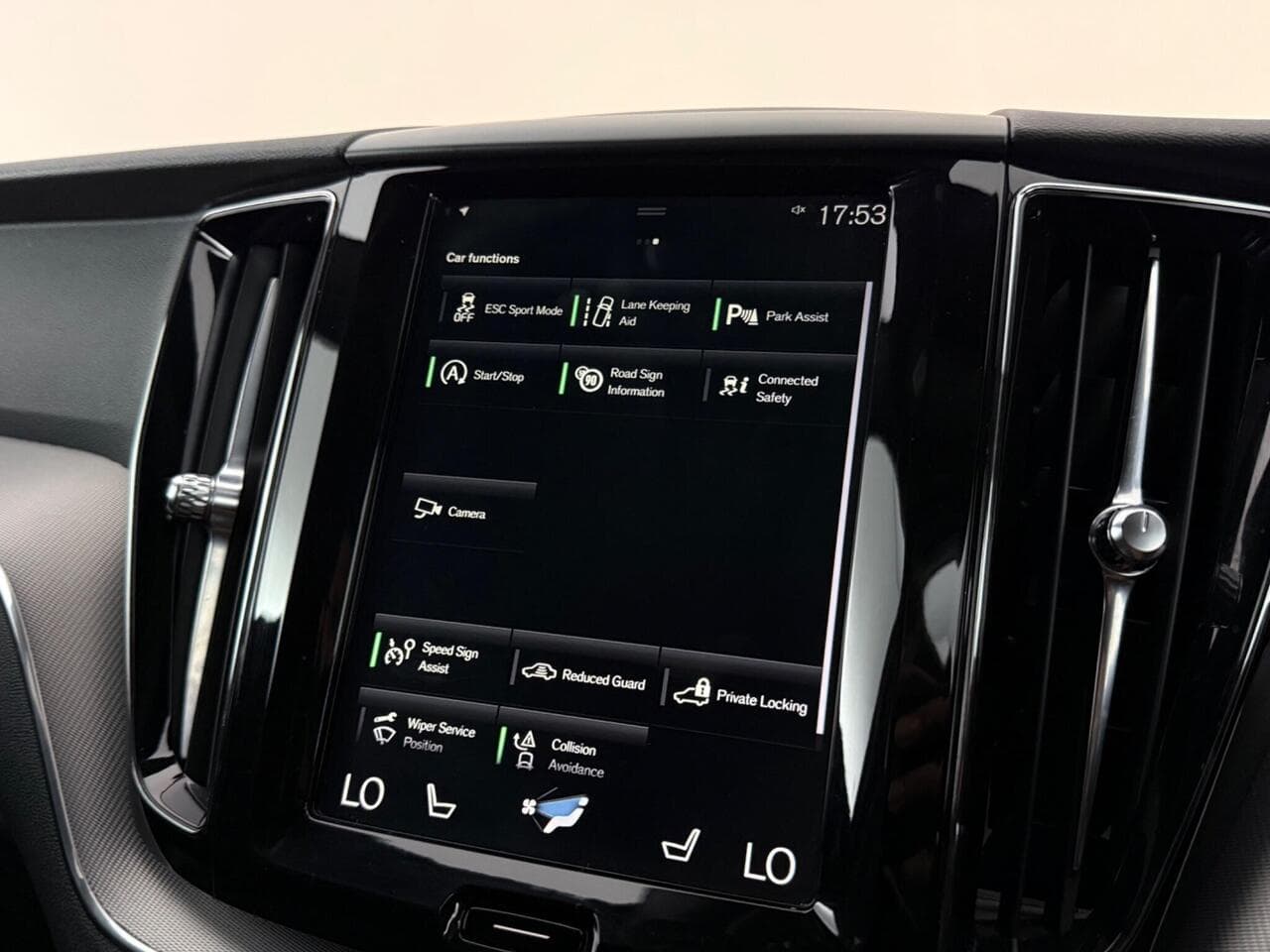 Volvo XC60 thumbnail Infotainment System