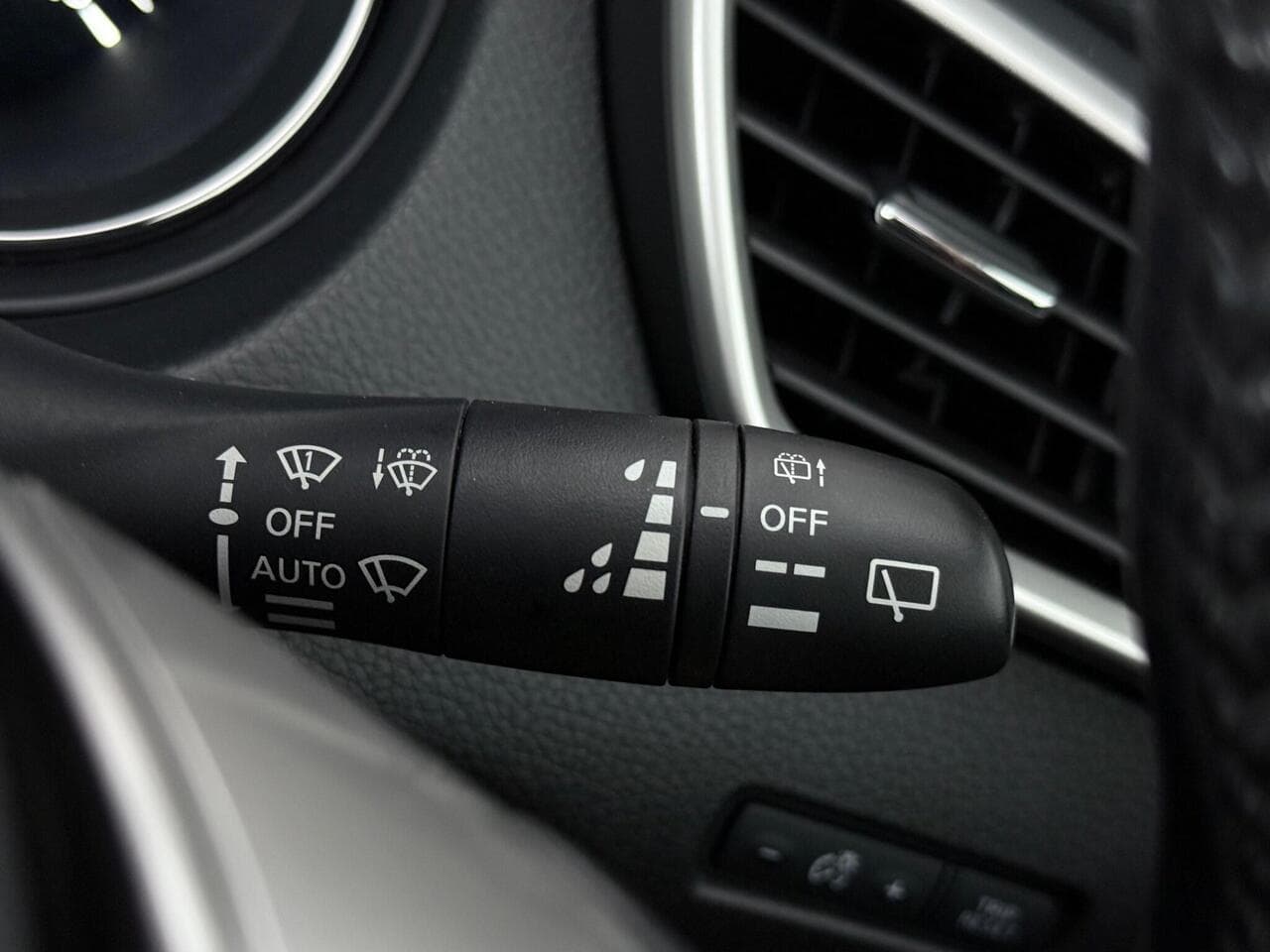 Nissan X-Trail thumbnail Misc Controls