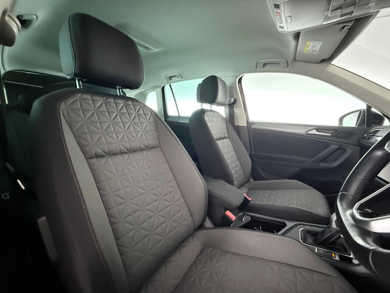 Volkswagen Tiguan thumbnail Seat Driver