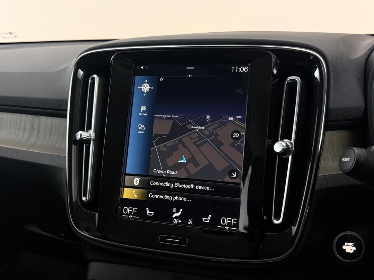 Volvo XC40 thumbnail Infotainment System