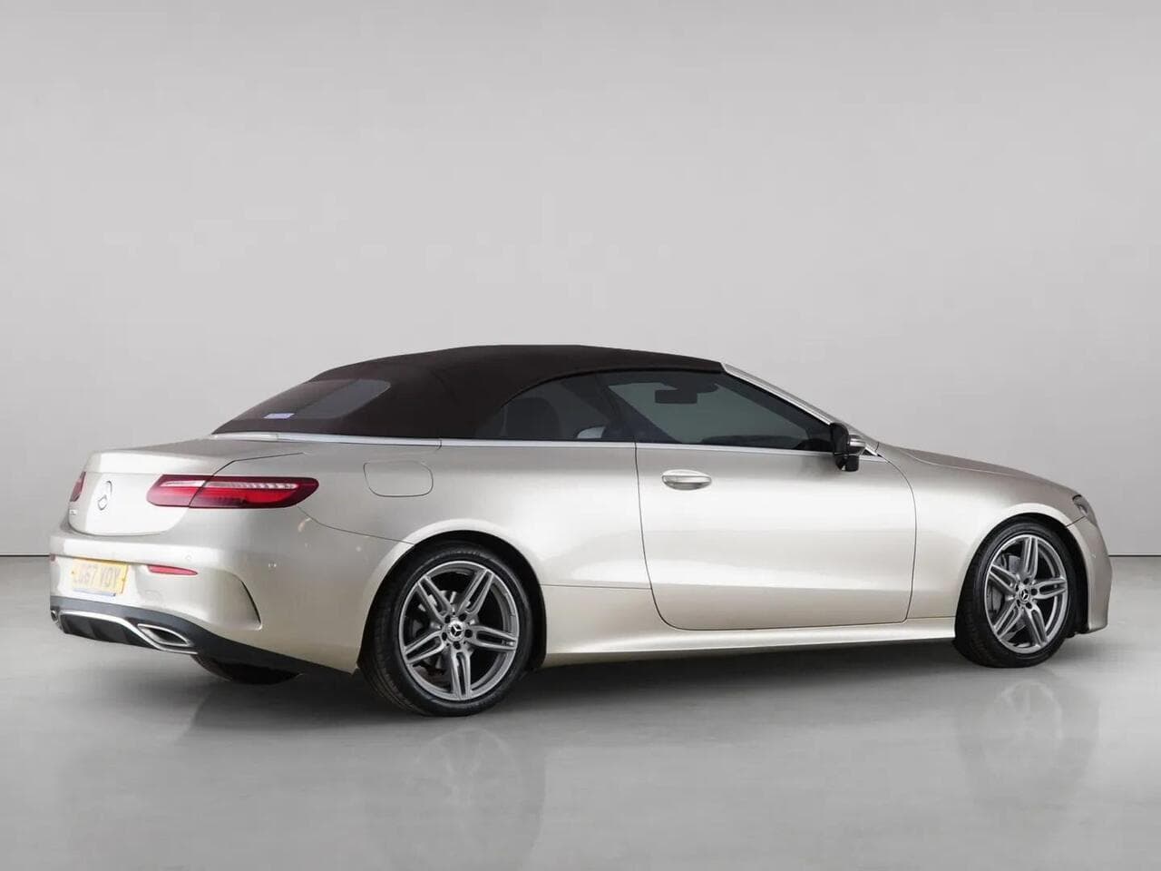 Mercedes-Benz E Class thumbnail Side Right