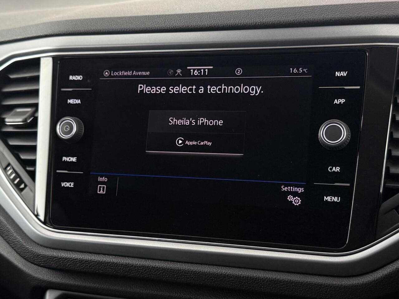 Volkswagen T-Roc thumbnail Infotainment System