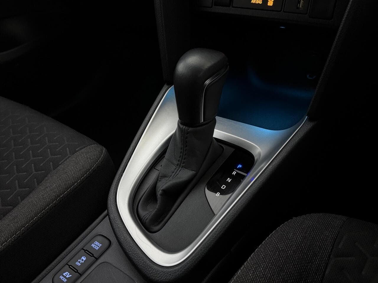 Toyota Yaris Cross thumbnail Interior Front