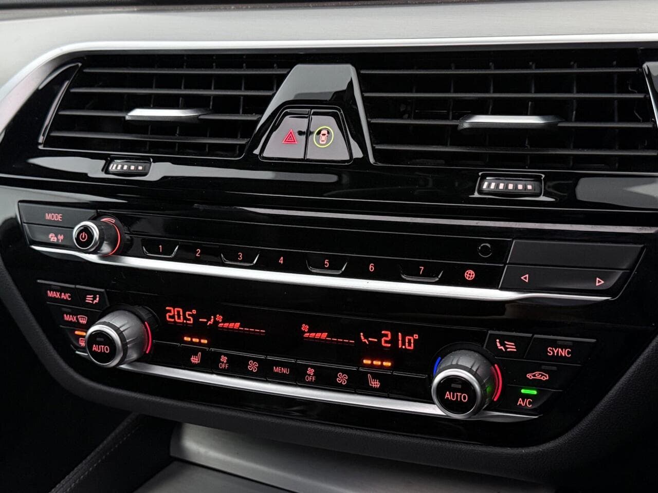 BMW 5 Series thumbnail Infotainment System