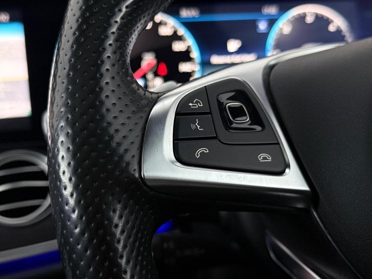 Mercedes-Benz E Class thumbnail Misc Controls