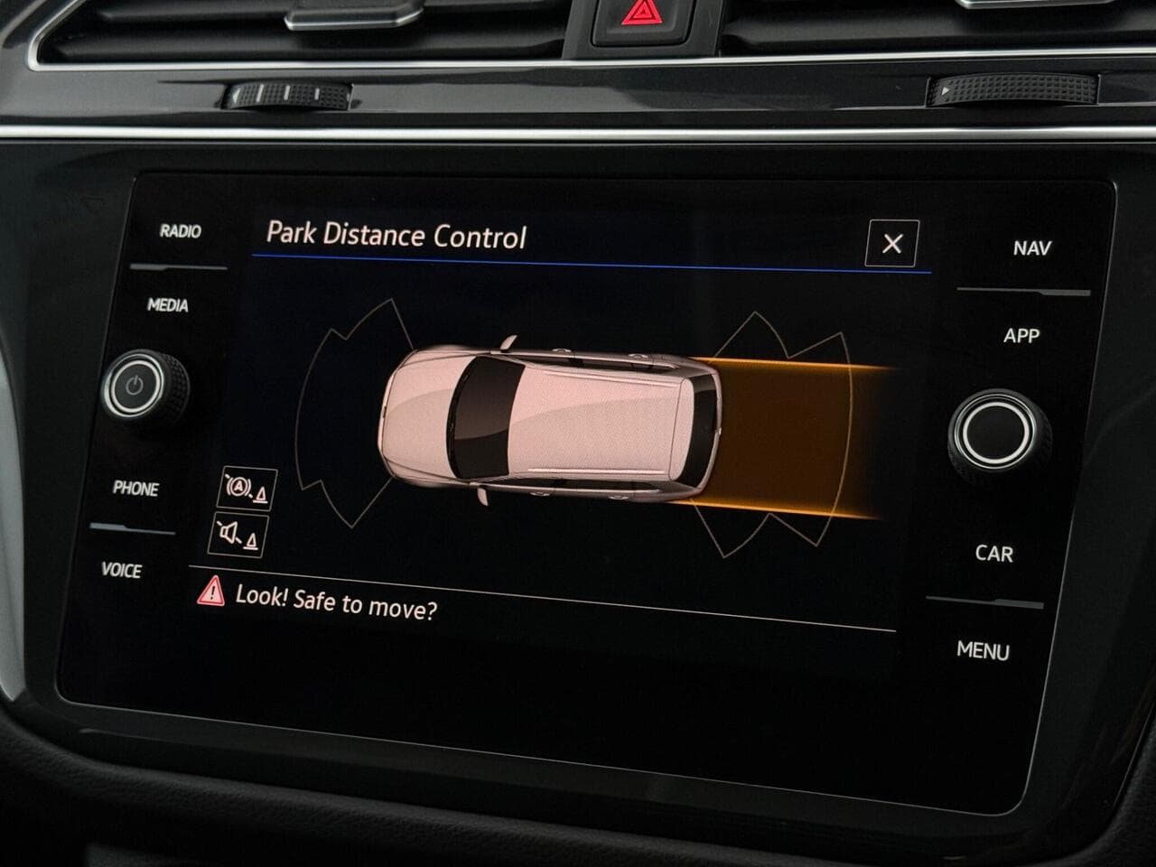 Volkswagen Tiguan thumbnail Infotainment System