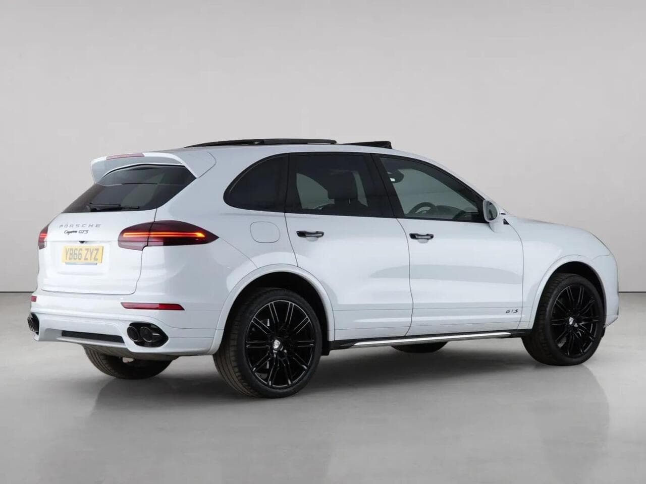 Porsche Cayenne thumbnail Rear Right