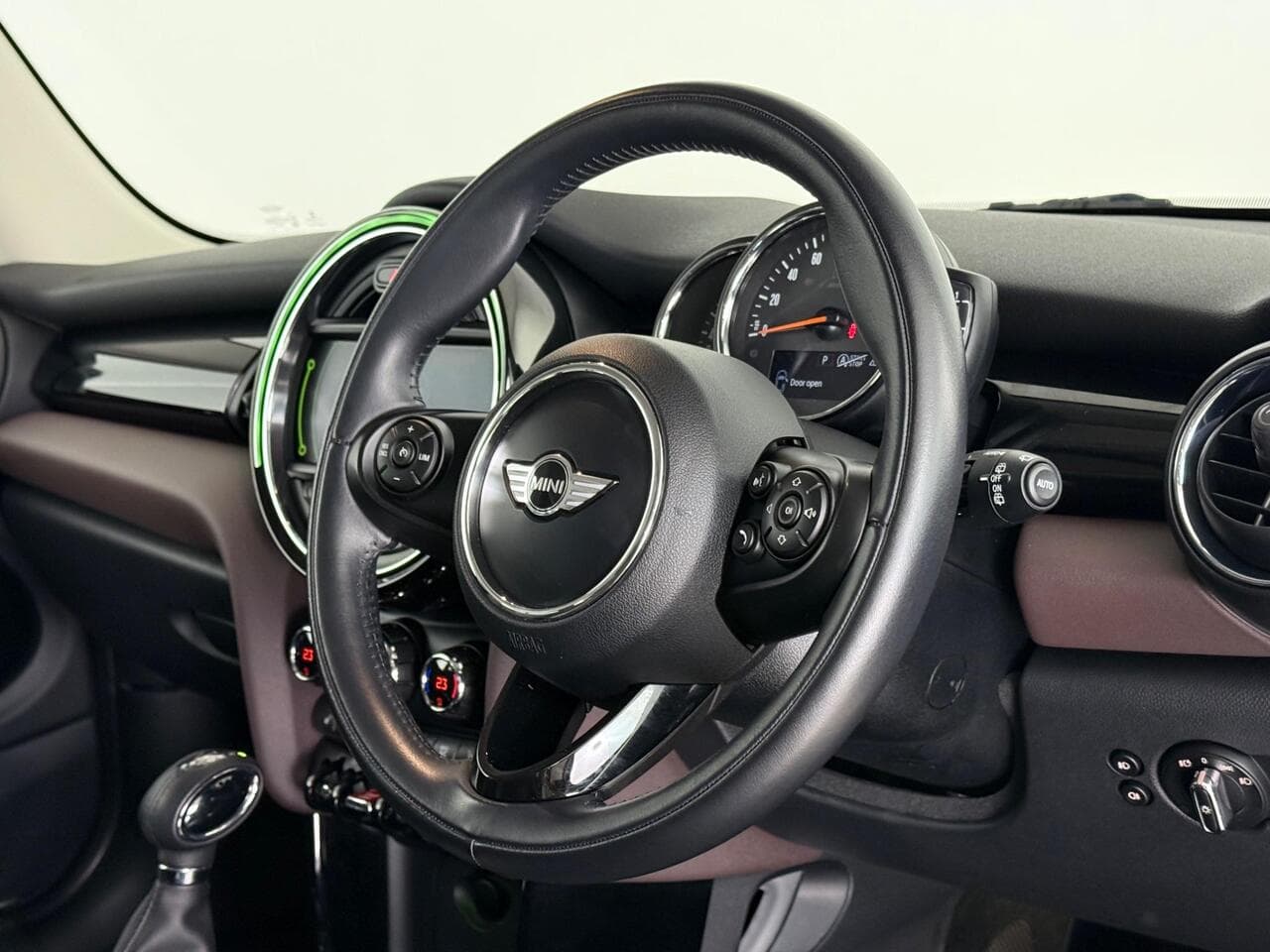 MINI Hatch thumbnail Steering Wheel