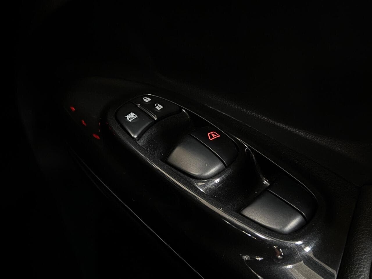 Nissan Juke thumbnail Misc Controls