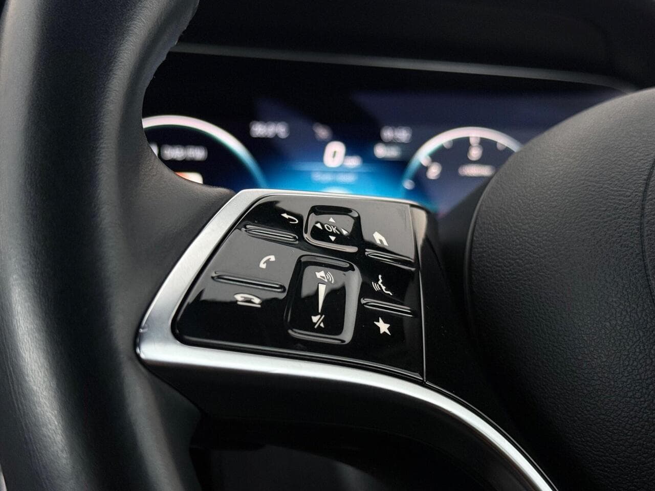 Mercedes-Benz E Class thumbnail Misc Controls